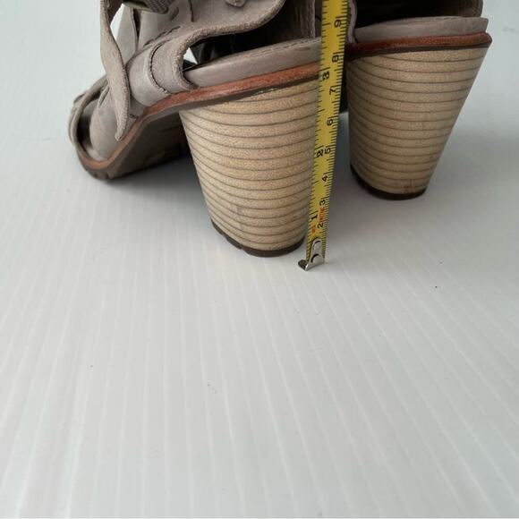 Sorel Nadia buckle stacked heel sandal strappy color is Kettle grey/beige - Picture 6 of 10